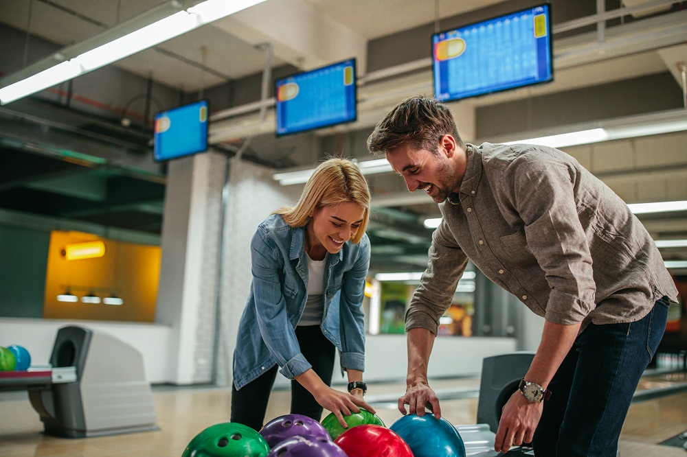 Is Bowling on the First Date a Good Idea? Yup! Here's Why.